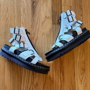 Dr Martens sz 7 Olsen White Strappy leather Platform Sandals like new condition
